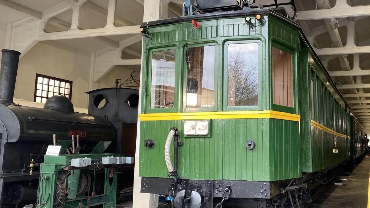 Automotor del ferrocarril del Urola reformado por el centenario