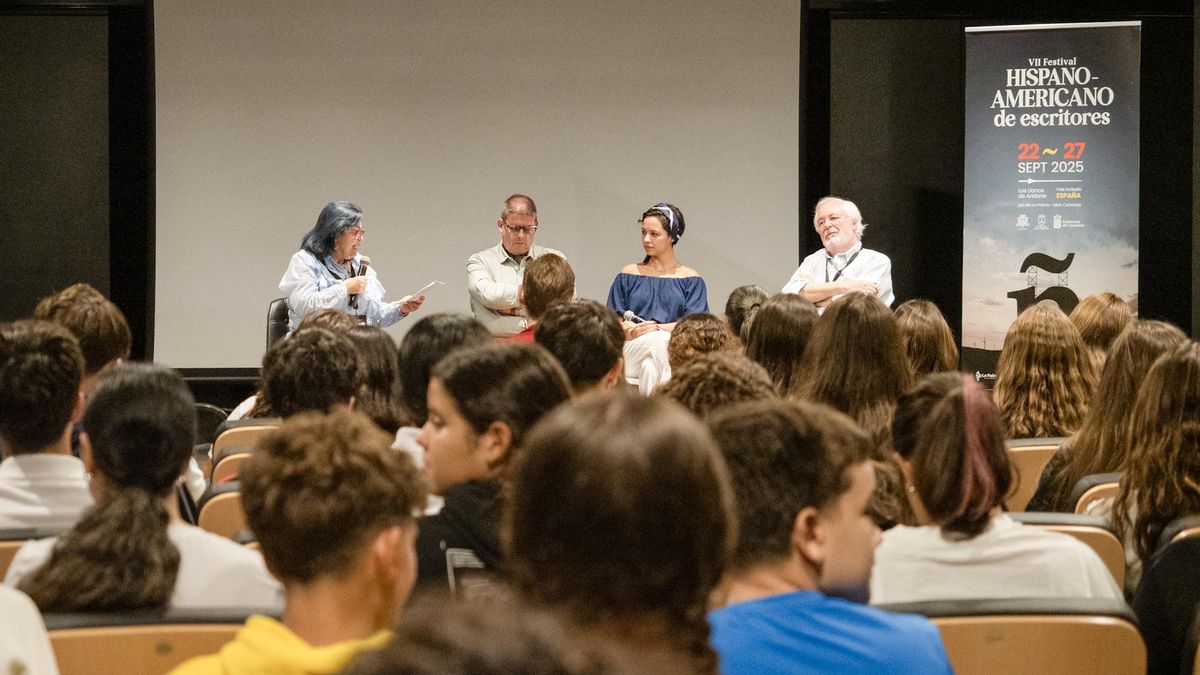 El Festival Hispanoamericano de Escritores (FHE) continúa la labor de fomento a la lectura acercando la literatura a unos 800 estudiantes de primaria, secundaria y bachillerato.