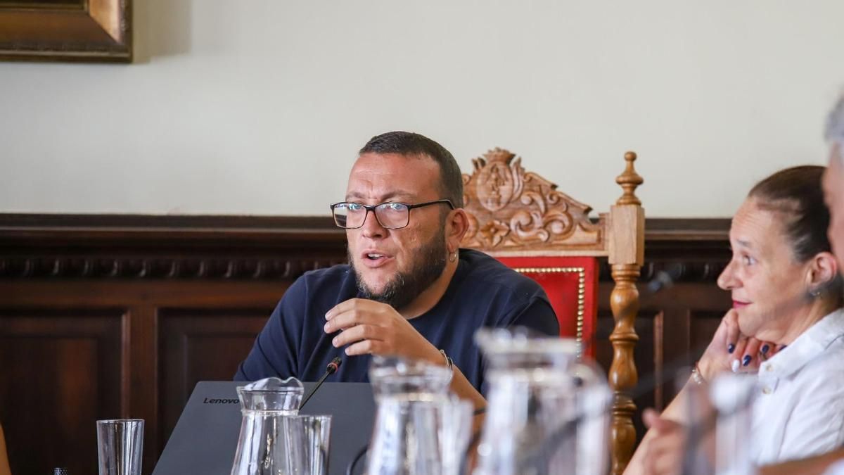 El PSOE dice que Santa Cruz de La Palma “recurre a la IA en sus carteles” tras comprometerse a apoyar al diseño local