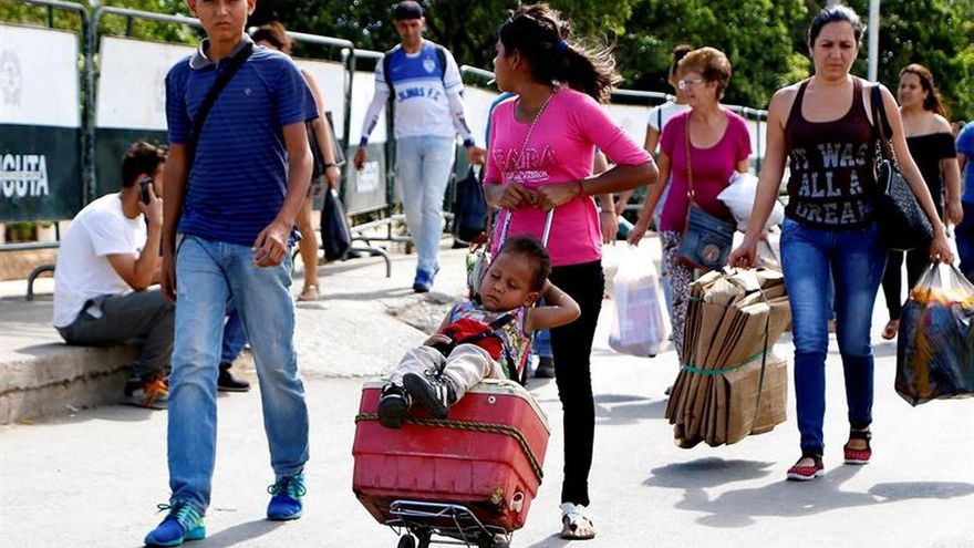 Venezolanos de bajos recursos migran con su vida en una maleta de 25 kilos