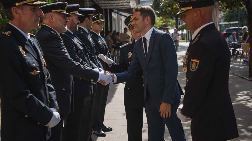 Casares en el acto por la Policía Nacional en Torrelavega