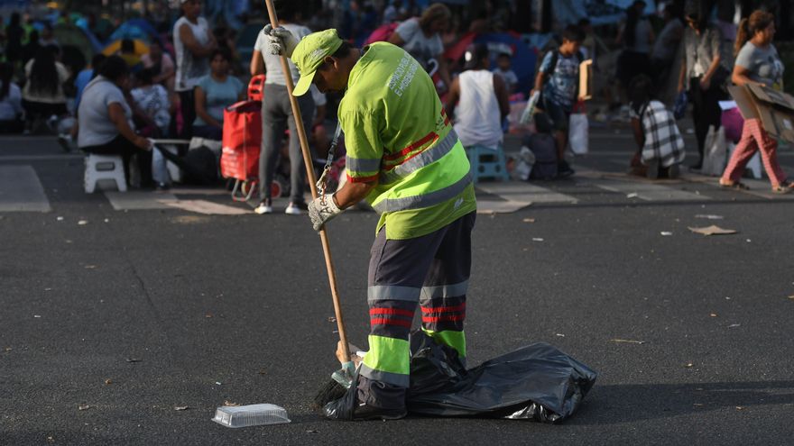 Unidad Piquetera levantó el acampe de la Avenida 9 de Julio pero advirtió que habrá "medidas más fuertes"