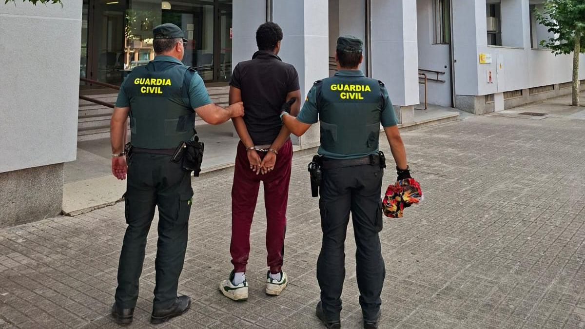 Detenido un joven de 22 años por provocar un incendio en El Bierzo mientras ardía otro que quemó 800 hectáraes