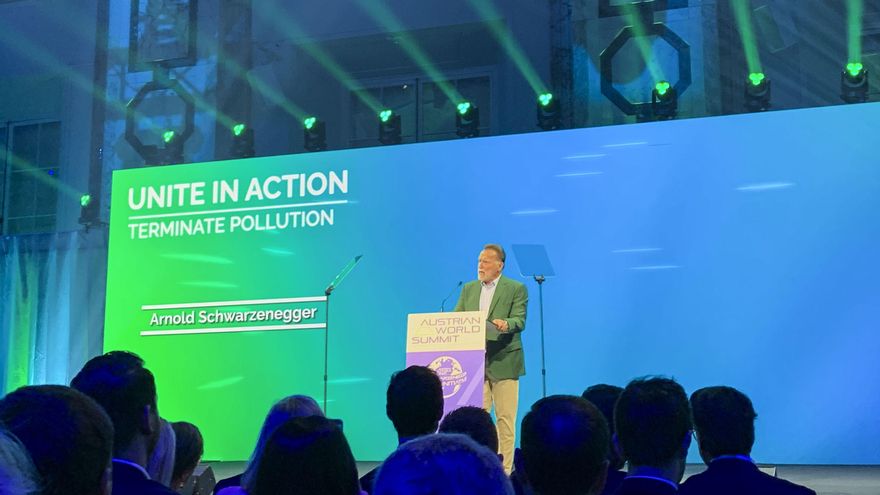 Schwarzenegger pide "dejar de lloriquear" por Trump y mover el culo por el medioambiente