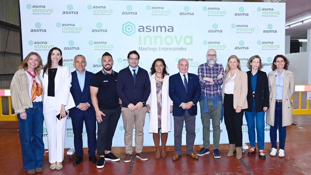 El presidente y el director de ASIMA junto a representantes de Caixa d'Enginyers, Juan Royo y Quota Laboral.