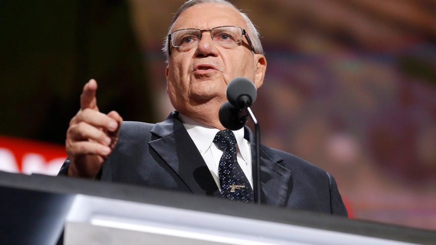 El exalguacil Arpaio demanda al aspirante presidencial mexicano Marcelo Ebrard por difamación