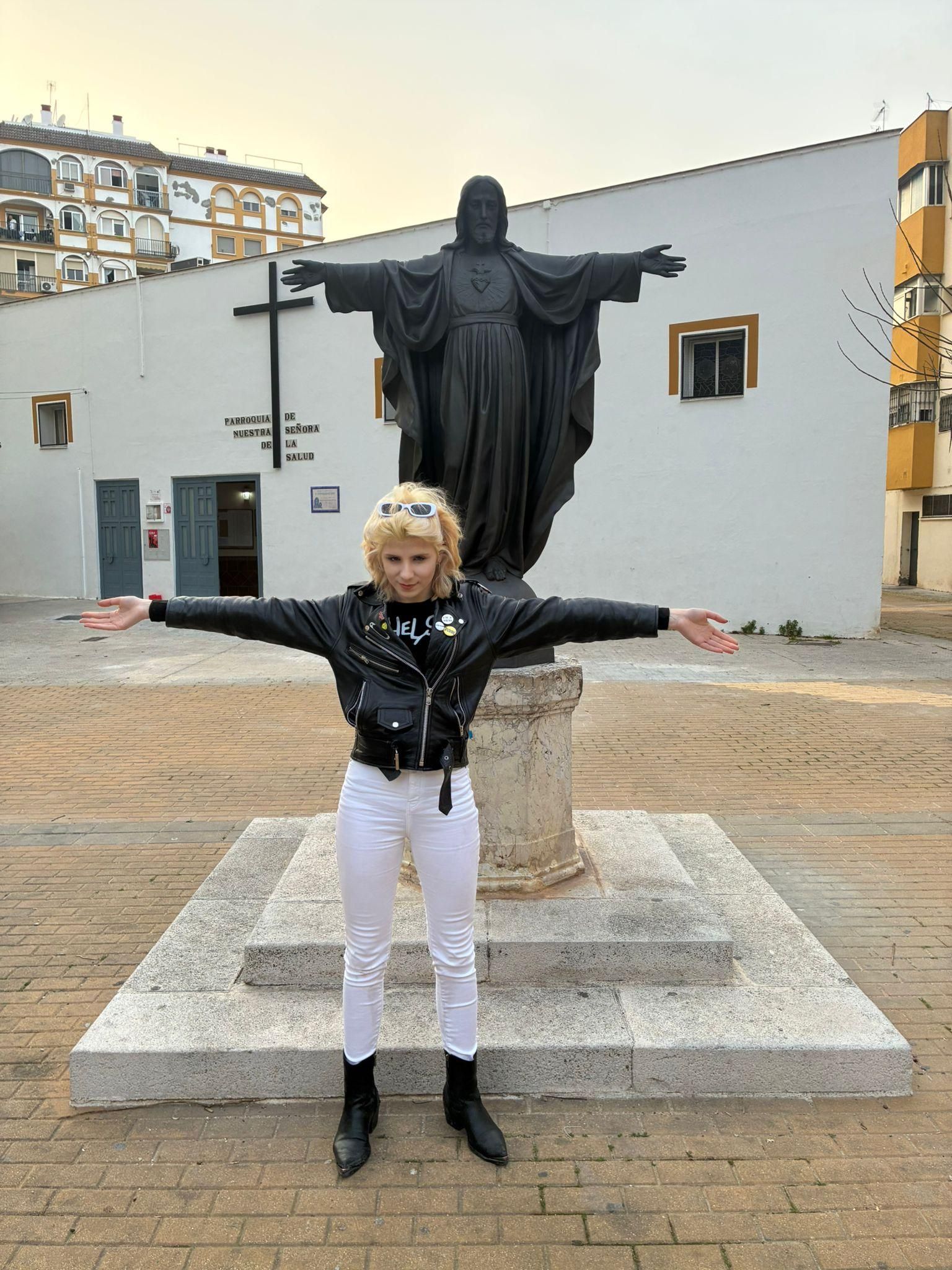 La artista Lucy, integrante del grupo Deaf Devils