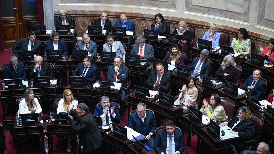 Es ley: la mayoría de los trabajadores no pagará Ganancias, como propuso Massa, que sonríe a un mes de la presidencial