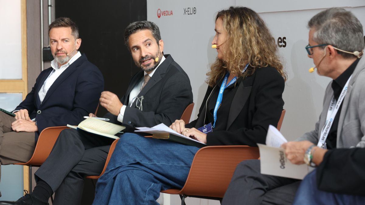 Moments from the first table of the IV Circular Economy Conference