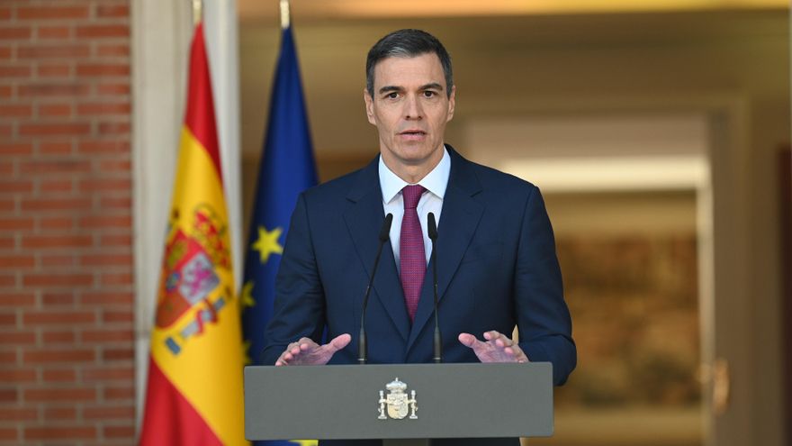 Archivo - El presidente del Gobierno, Pedro Sánchez, en el Complejo de la Moncloa, a 29 de abril de 2024, anunciando que sigue al frente del Gobierno tras su periodo de reflexión.
