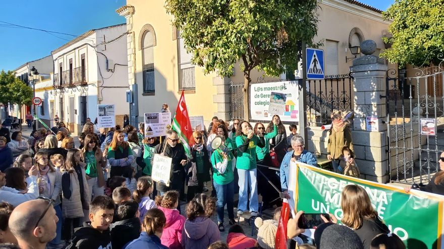 Huelga en un colegio de Gerena para pedir "un colegio nuevo, digno y seguro"