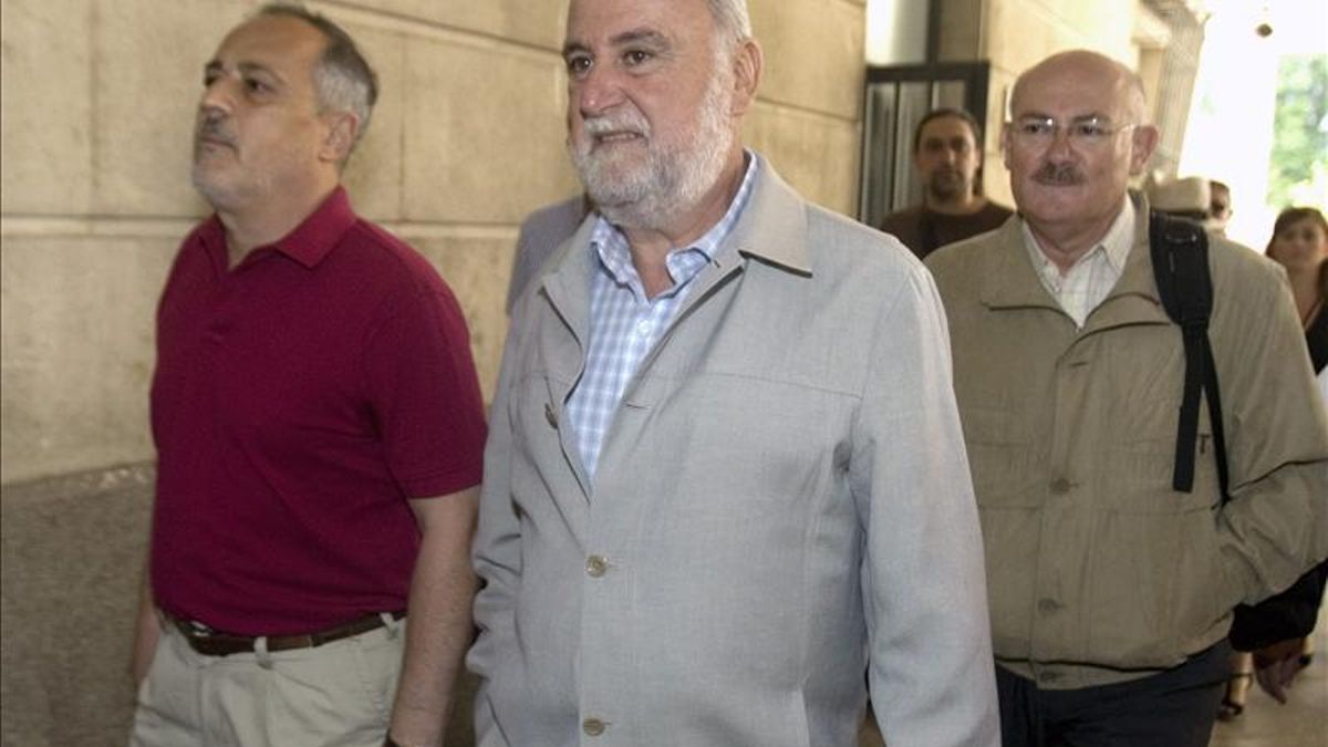 El portavoz IU en el Ayuntamiento de Sevilla anuncia su dimisión