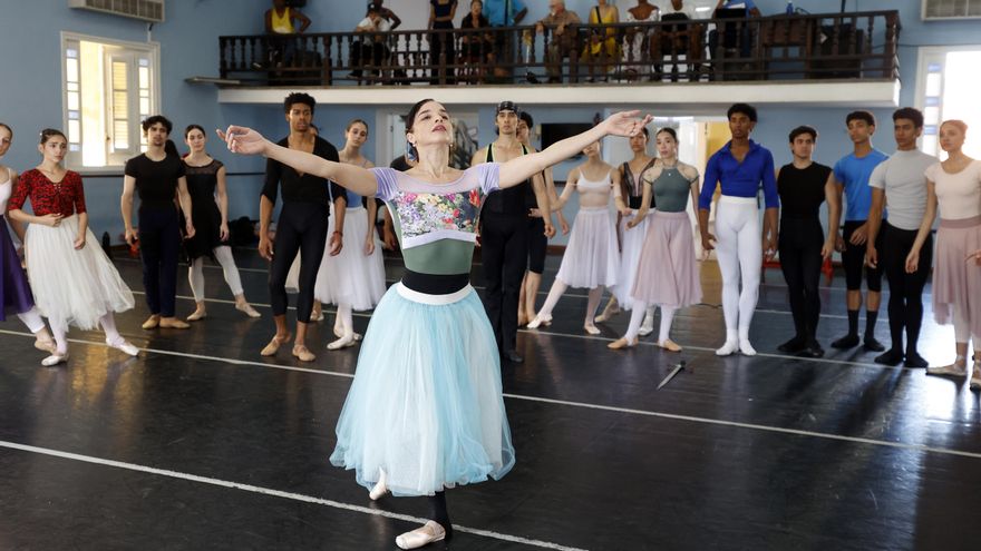 Directora del Ballet Nacional de Cuba Viengsay Valdés recibe premio nacional de Danza 2025