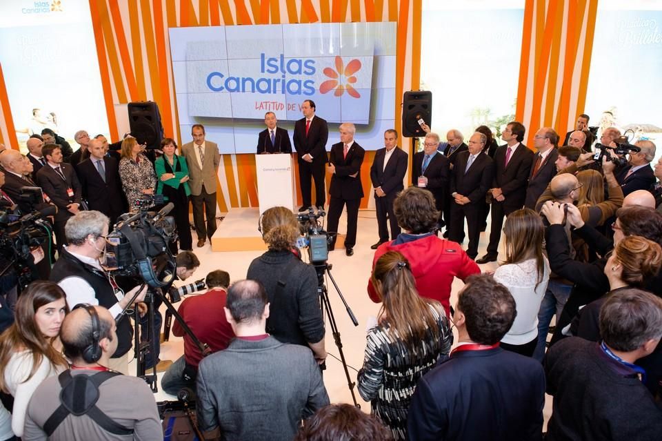 Inauguración del stand de Canarias en Fitur, con Paulino Rivero.