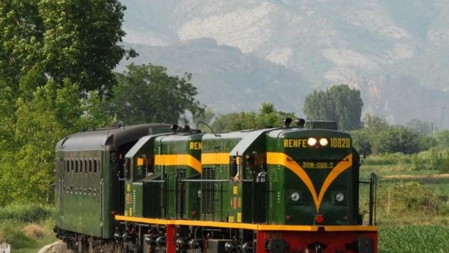 La experiencia empieza en el vagón: ocho trenes turísticos para conocer España sobre raíles