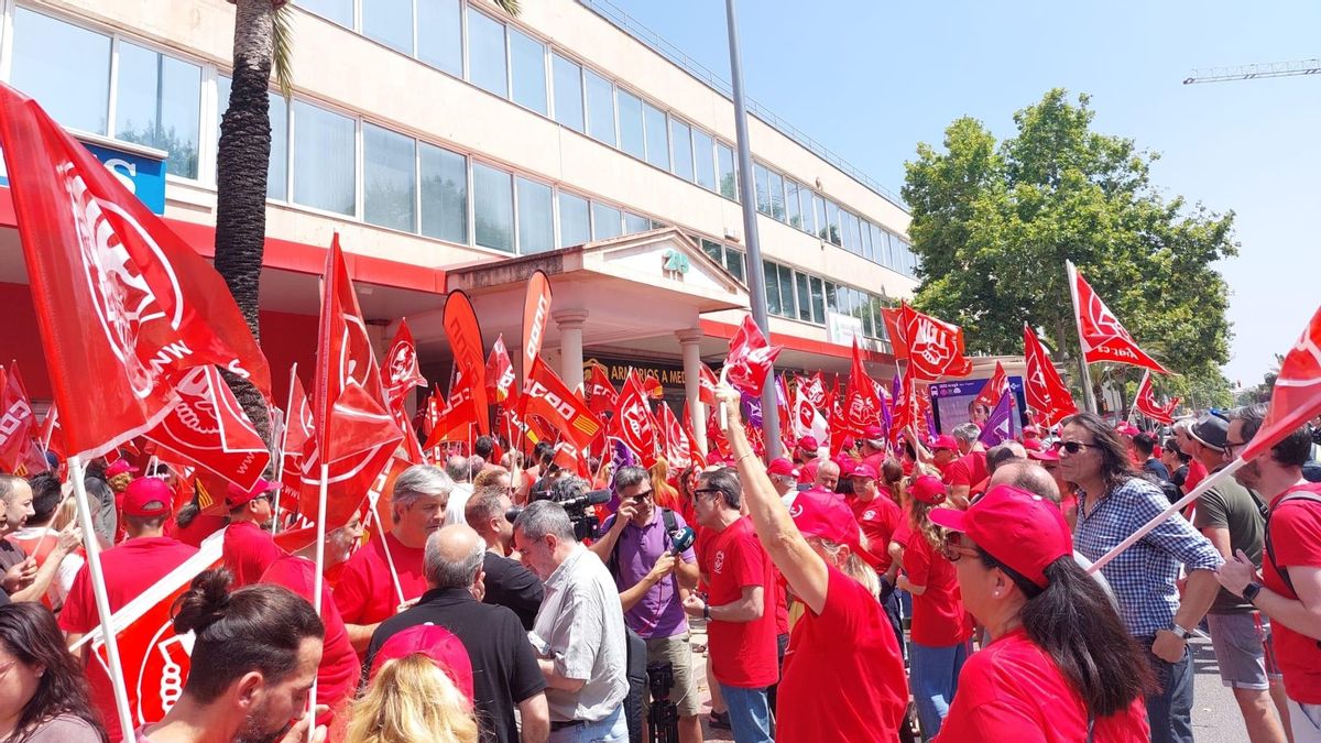 Concentració per reclamar una pujada salarial "justa" i avançar en conveni d'hostaleria