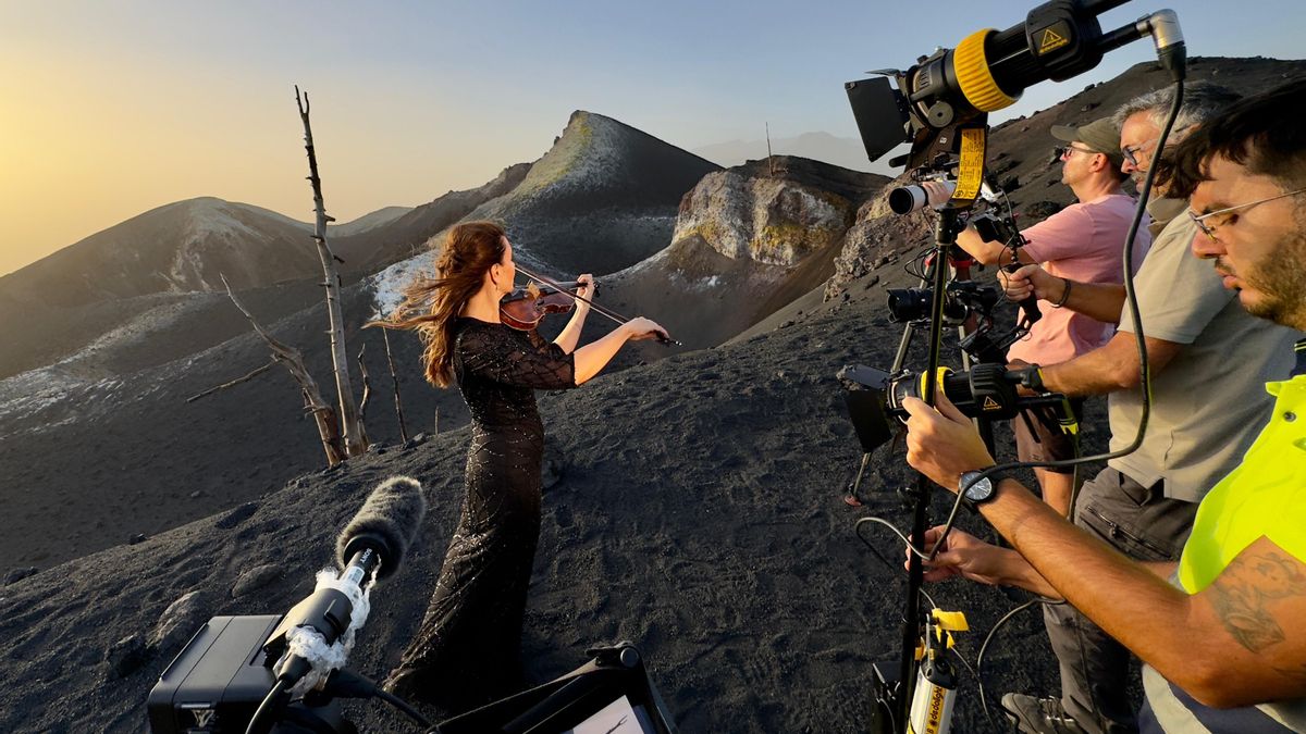 Grabación del vídeo musical de RTVE que pone banda sonora al Tajogaite para rendir homenaje a los damnificados por el volcán.