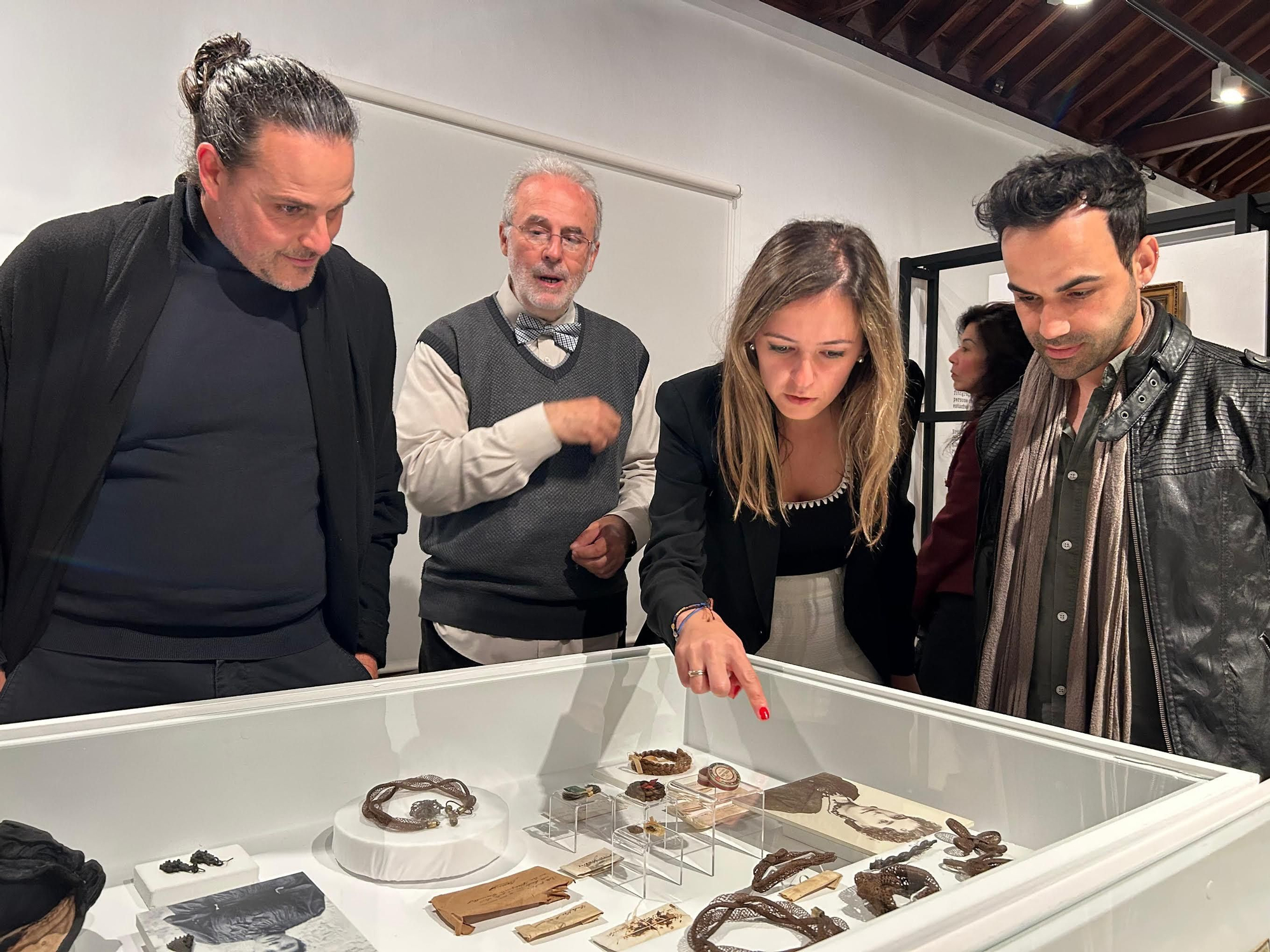 El Museo Insular inaugura la exposición ‘El color negro. Elegancia, luto y muerte’.
