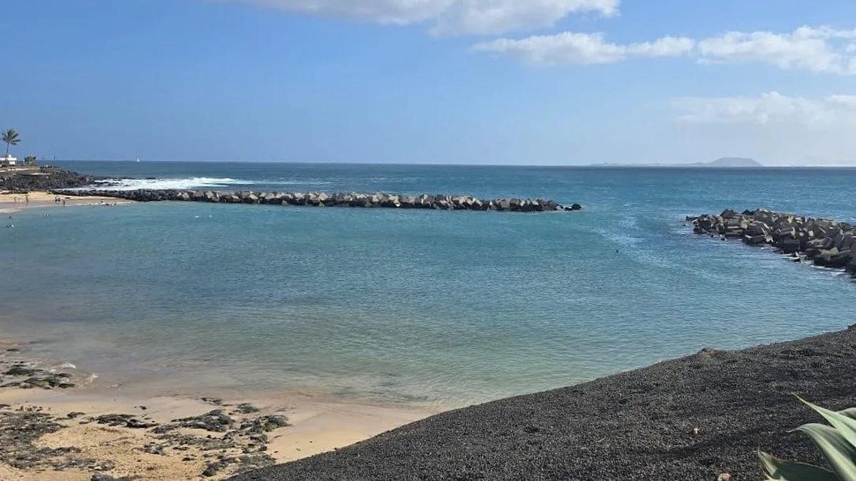 Cerrada otra playa en Lanzarote tras detectar contaminación bacteriana