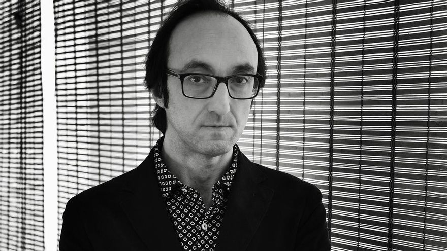 Agustín Fernández Mallo: "Los Gobiernos tienen que legislar seriamente hasta qué punto dejan entrar a la IA en la política"