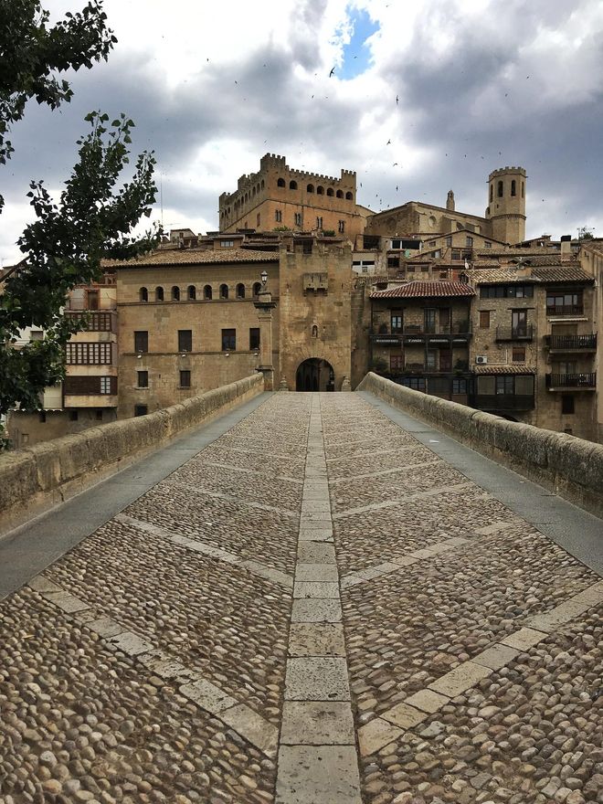 El Portal de San Roque da acceso al viejo Valderrobres desde el Puente.