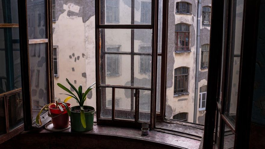 Ventanas antiguas o deterioradas: así puedes evitar que se escape el calor