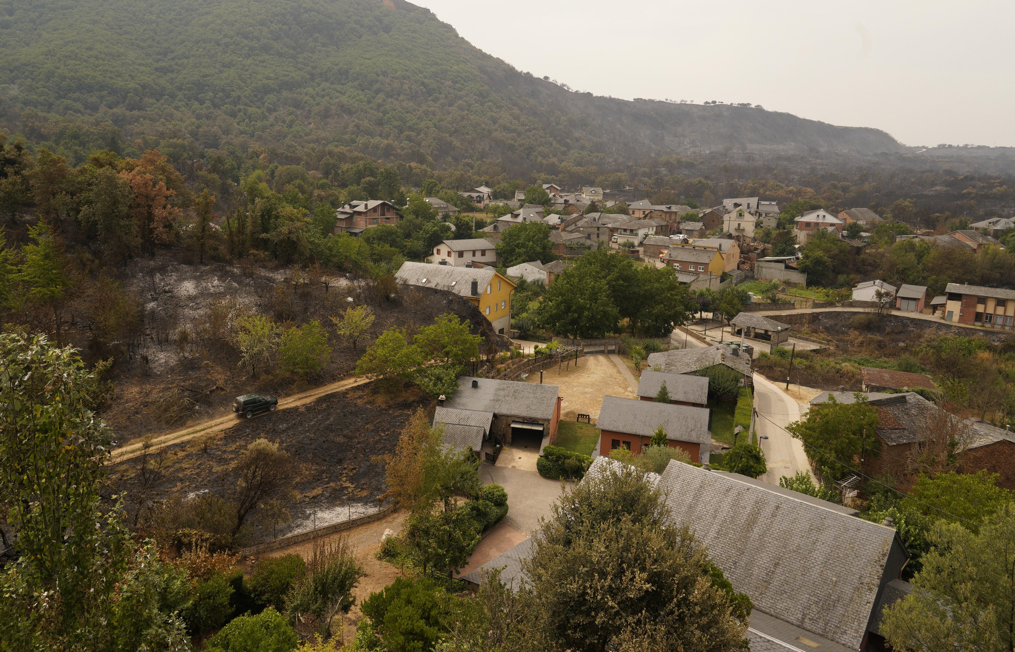 Las Médulas y sus pueblos enseñan los rescolgos de su tragedia, en imágenes