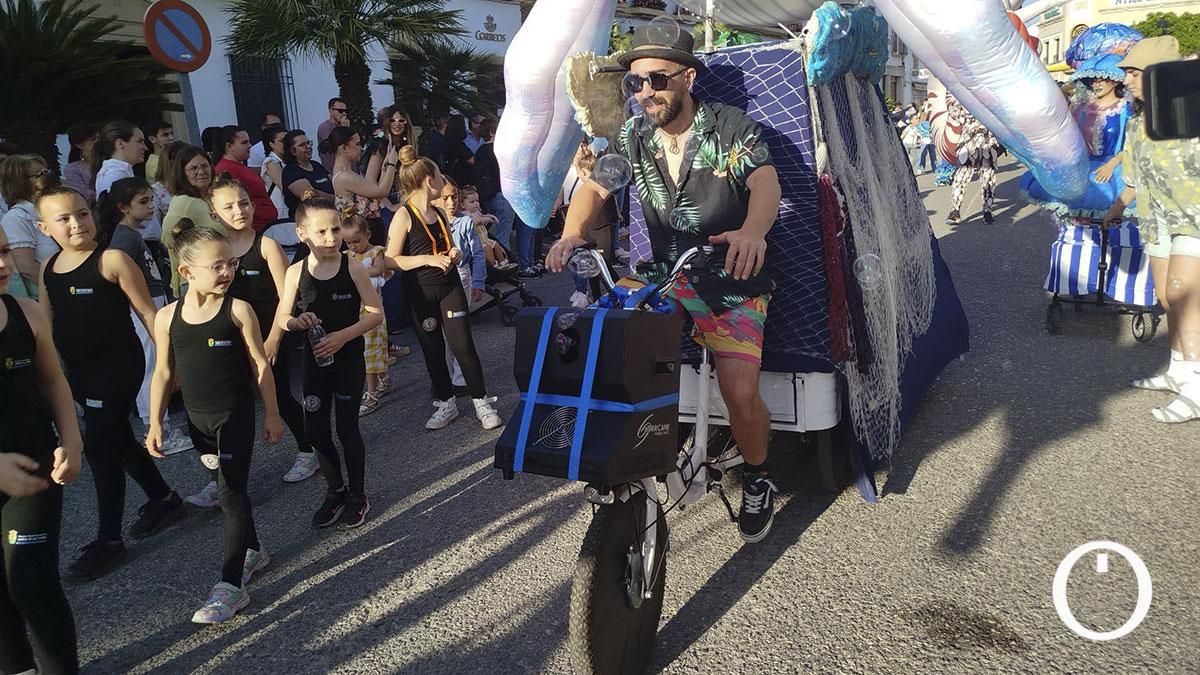 El mundo marino emerge en las Calles en Flor de Cañete