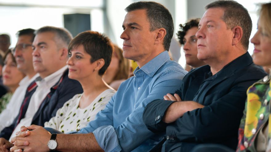 Pedro Sánchez y Page sellan la paz (por ahora) con un baño de multitudes y un reparto de vítores en la Mancha