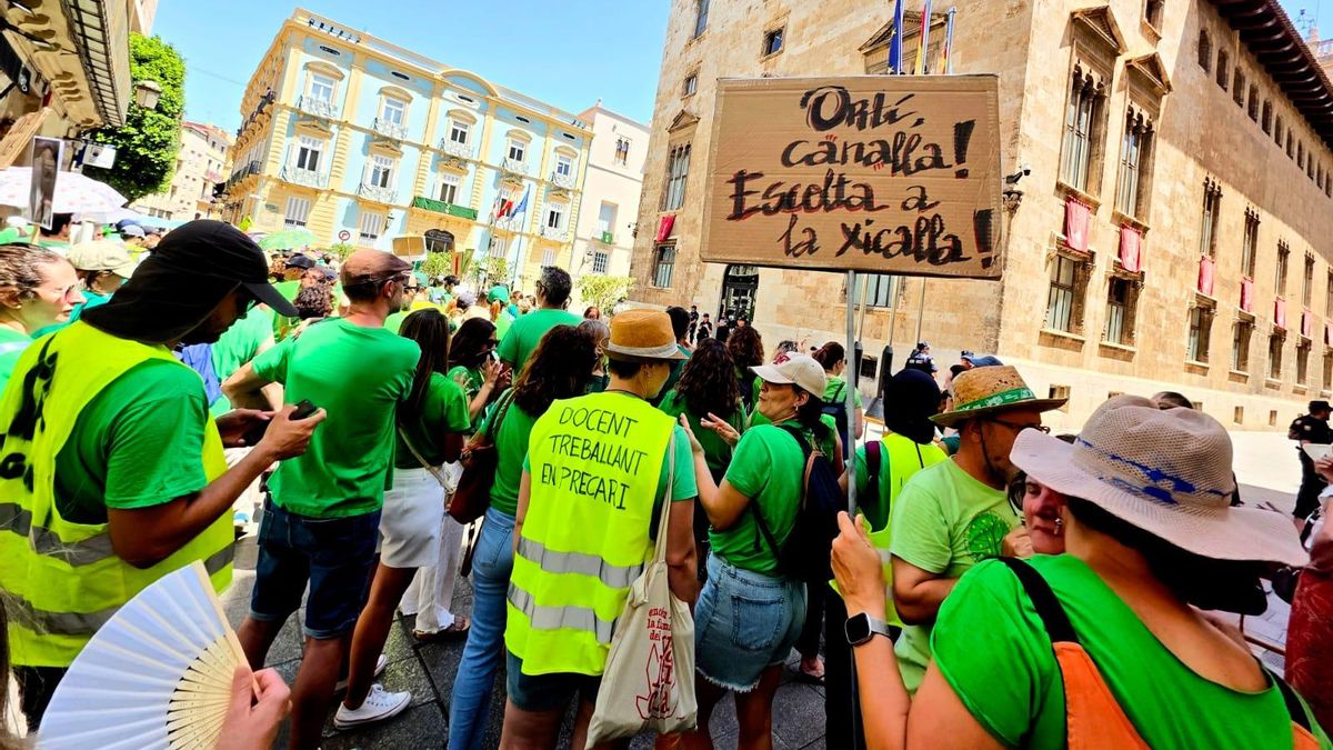 Los docentes valencianos amenazan con retomar las movilizaciones en septiembre si Educación no reabre la negociación en salarios y valenciano