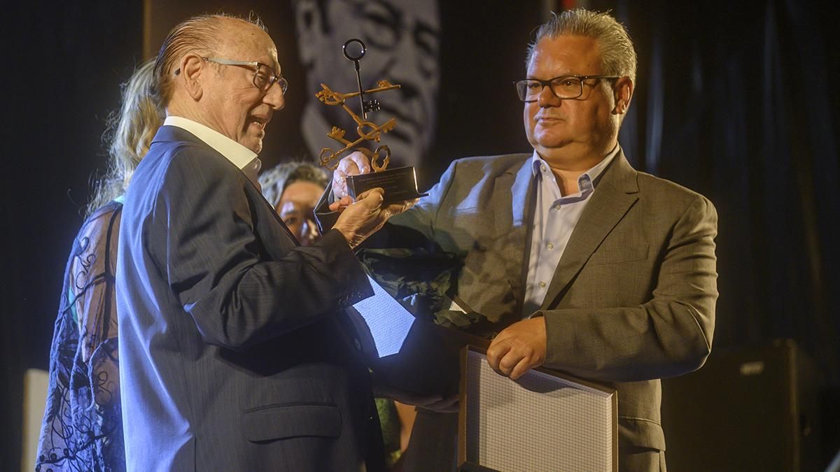 Puente Genil vibra con el festival de Cante Grande dedicado a Fosforito