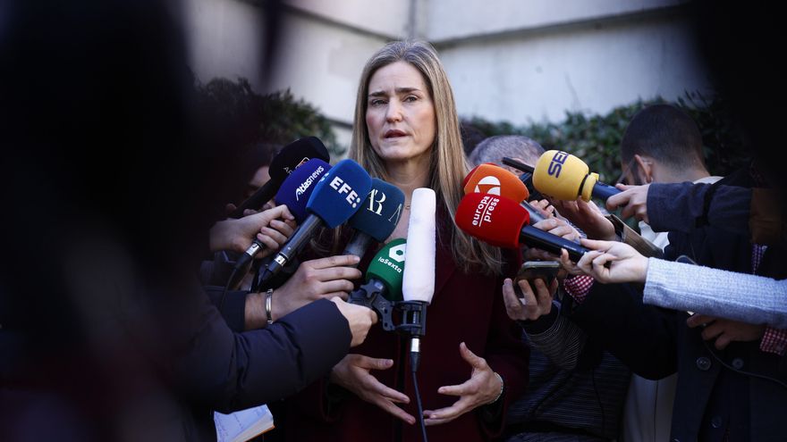 Sara Aagesen atiende a los medios de comunicación tras su encuentro con el presidente del Real Instituto Elcano, José Juan Ruiz, este viernes en Madrid.