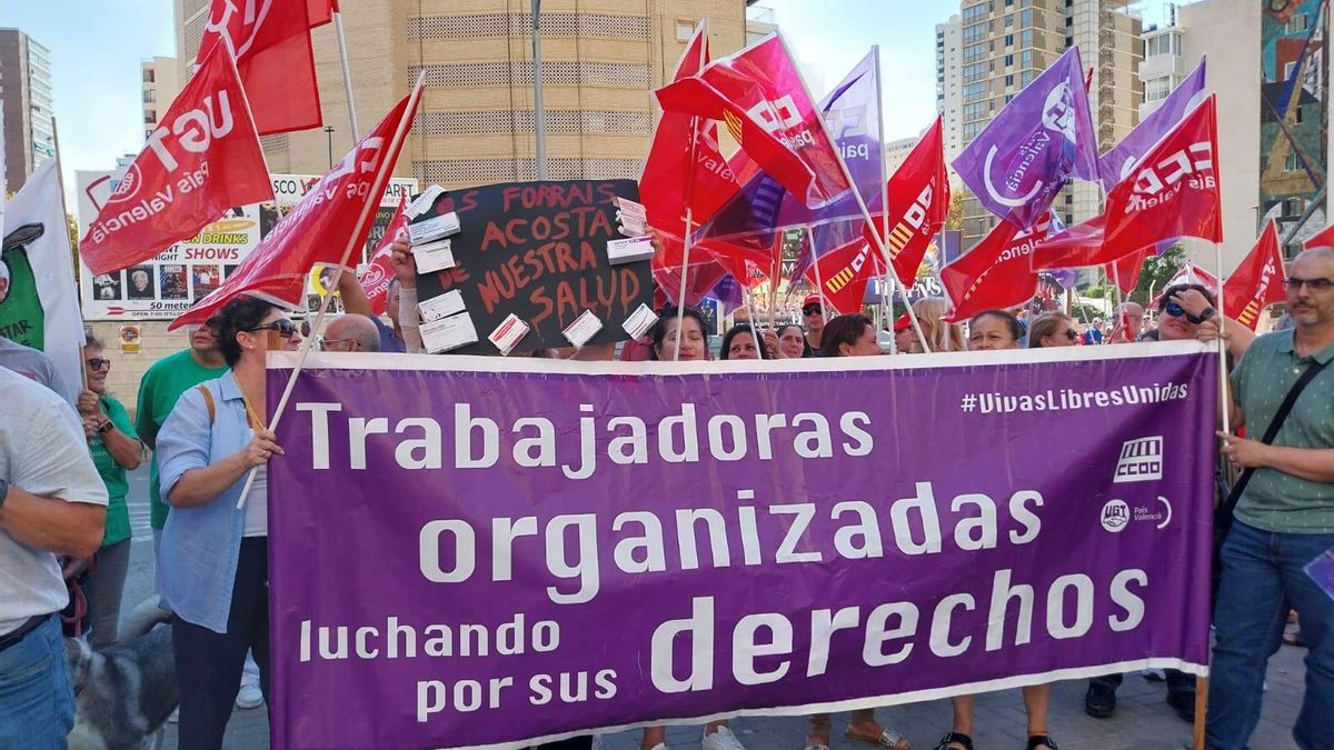 Hasta 30 habitaciones en 8 horas: protesta de camareras de piso en Benidorm por la precariedad y la sobrecarga laboral en los hoteles