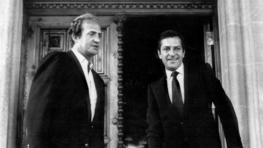 Los jueces Castro e Yllanes instan al Gobierno a desclasificar los sondeos de Suárez a favor de la III República