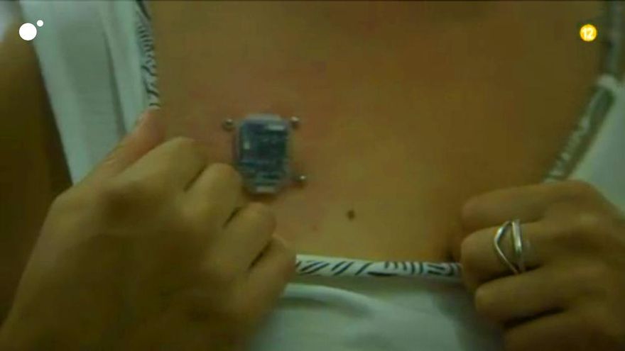 Samanta Villar muestra su chip implantado en "Samanta y..."