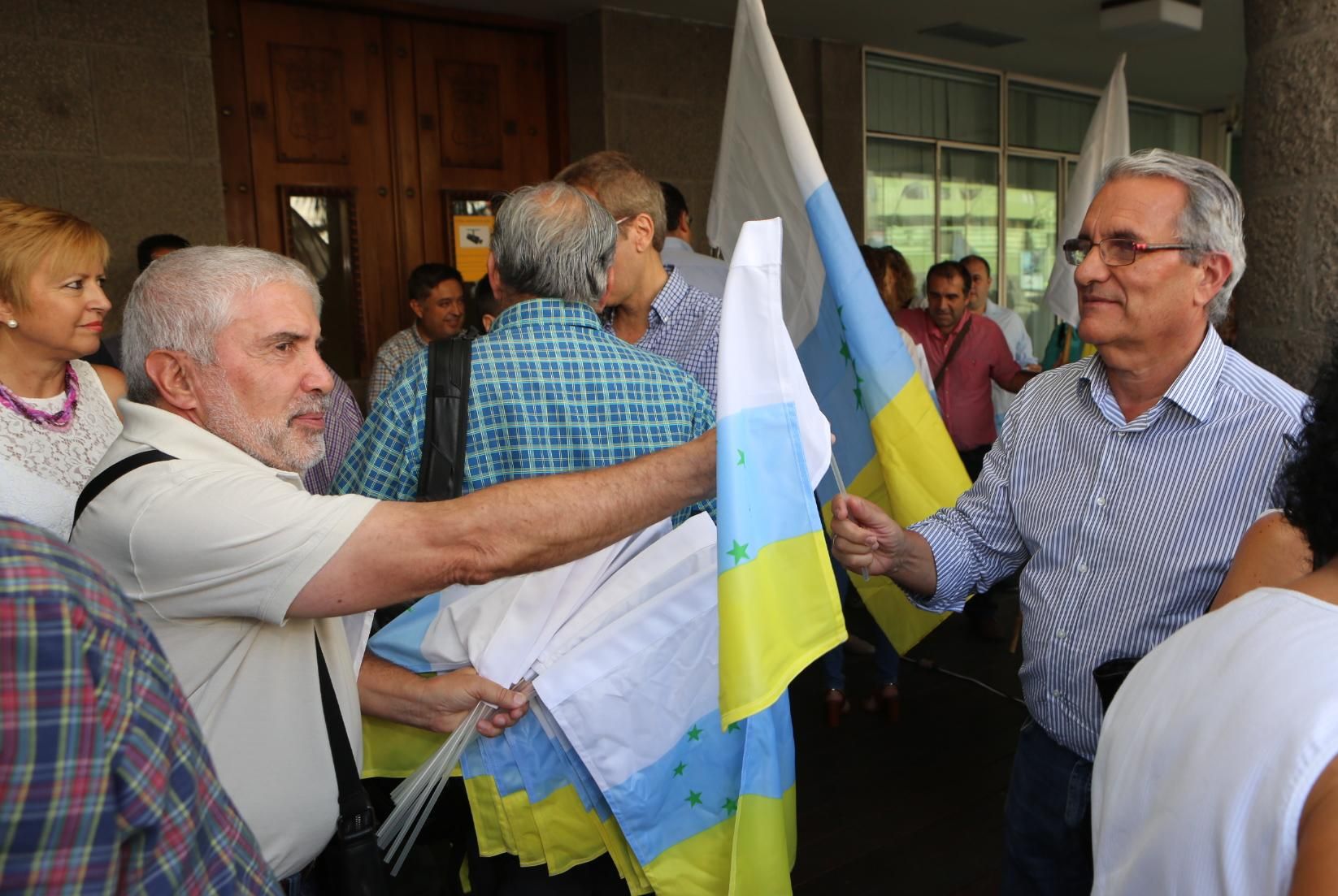 Reparto de banderas de las siete estrellas verdes en el Cabildo de Gran Canaria