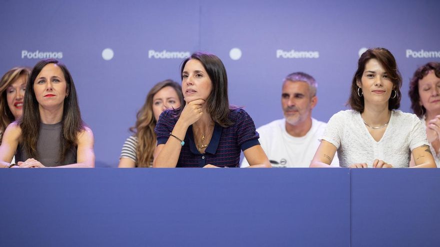 Archivo - (I-D) La secretaria general de Podemos, Ione Belarra; la secretaria política de Podemos y eurodiputada, Irene Montero, y la portavoz de Podemos, Isabel Serra, durante un Consejo Ciudadano Estatal de Podemos, a 5 de septiembre de 2026, en Madrid