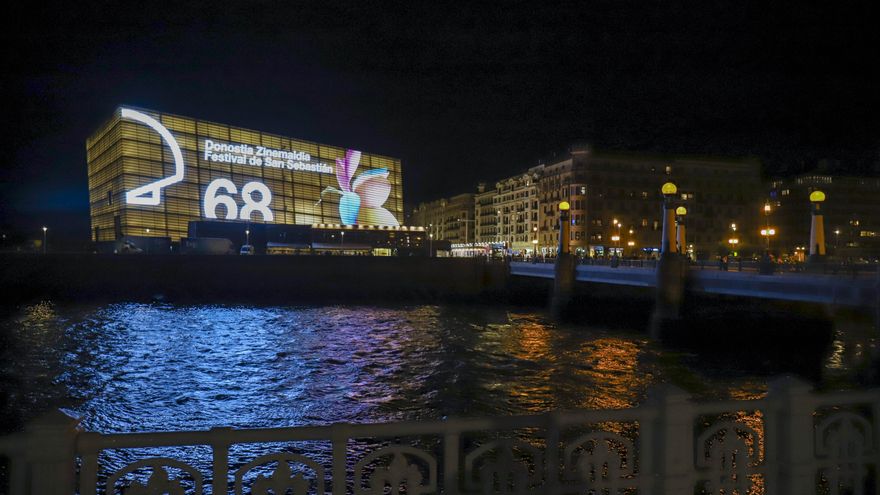 Archivo - Ambiente en las inmediaciones del Kursaal donde se ha celebrado la gala de inauguración de la 68ª edición del Festival de San Sebastián