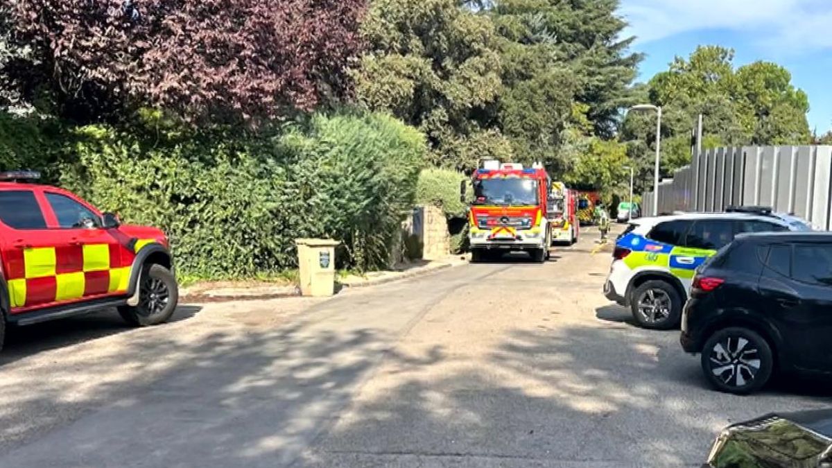 Efectivos de bomberos en el lugar del incendio