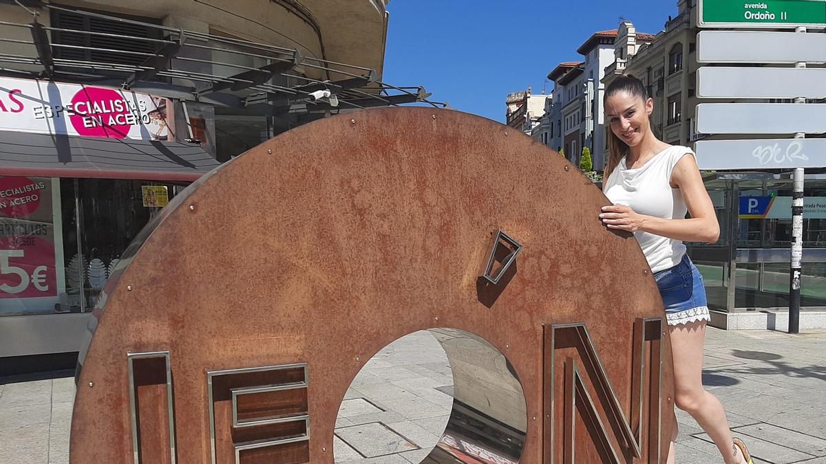 La exgimnasta Carolina Rodríguez, la semana pasada en la plaza de Guzmán de León capital