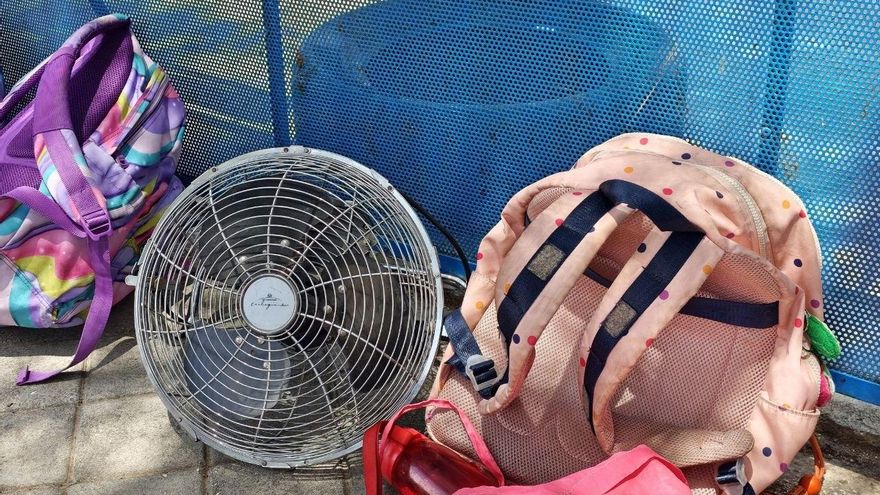 Las familias despiden el curso a más de 30 grados pero el problema del calor en las aulas se queda: “Es una tomadura de pelo”