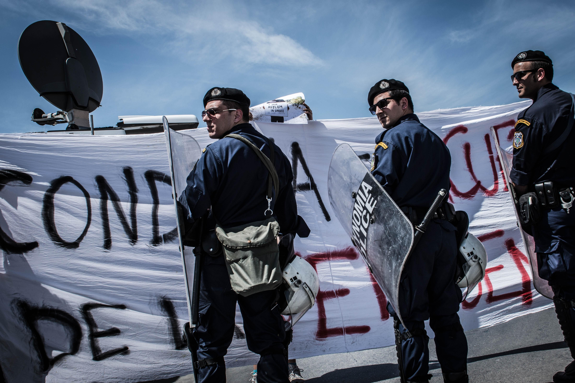 Protesta en el puerto de Mytilini, en la isla de Lesbos