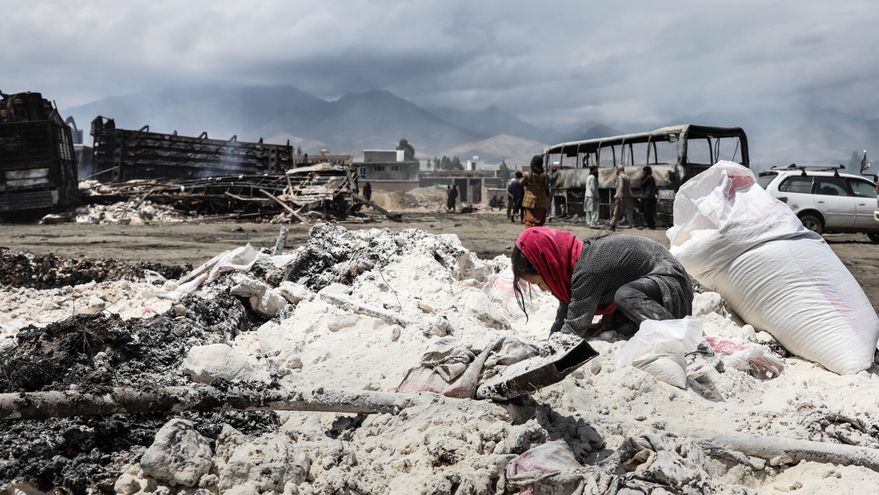 Al menos 7 muertos y 14 heridos al incendiarse decenas de vehículos en Kabul