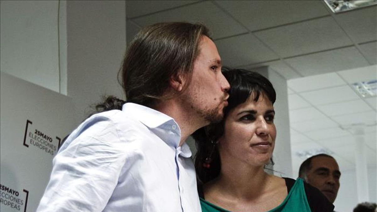 Pablo Iglesias y Teresa Rodríguez, en un acto de la campaña electoral del 25M. / EFE