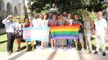 Podemos acompañado por los colectivos LGTBI en el registro de la proposición de ley.
