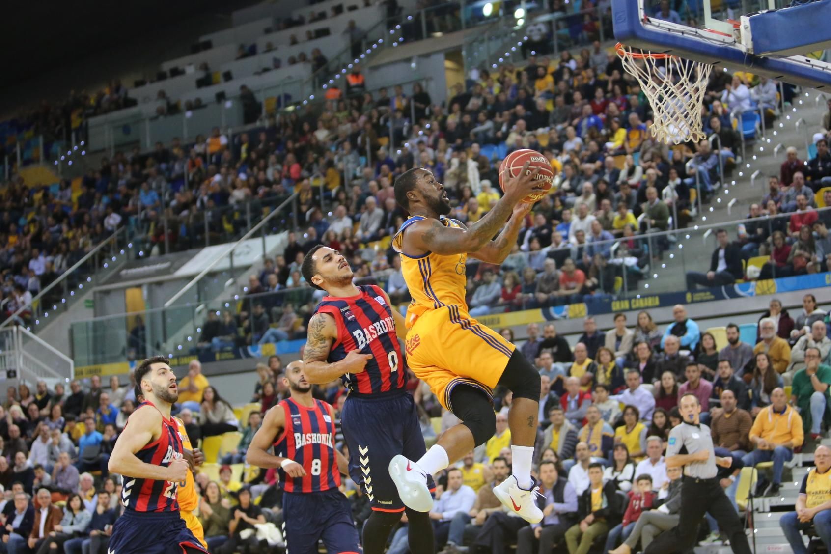 Imágenes del encuentro entre el Herbalife Gran Canaria y el Saski Baskonia. Alejandro Ramos.