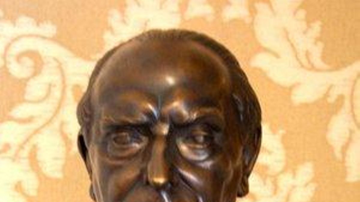 Busto de José María Pemán.
