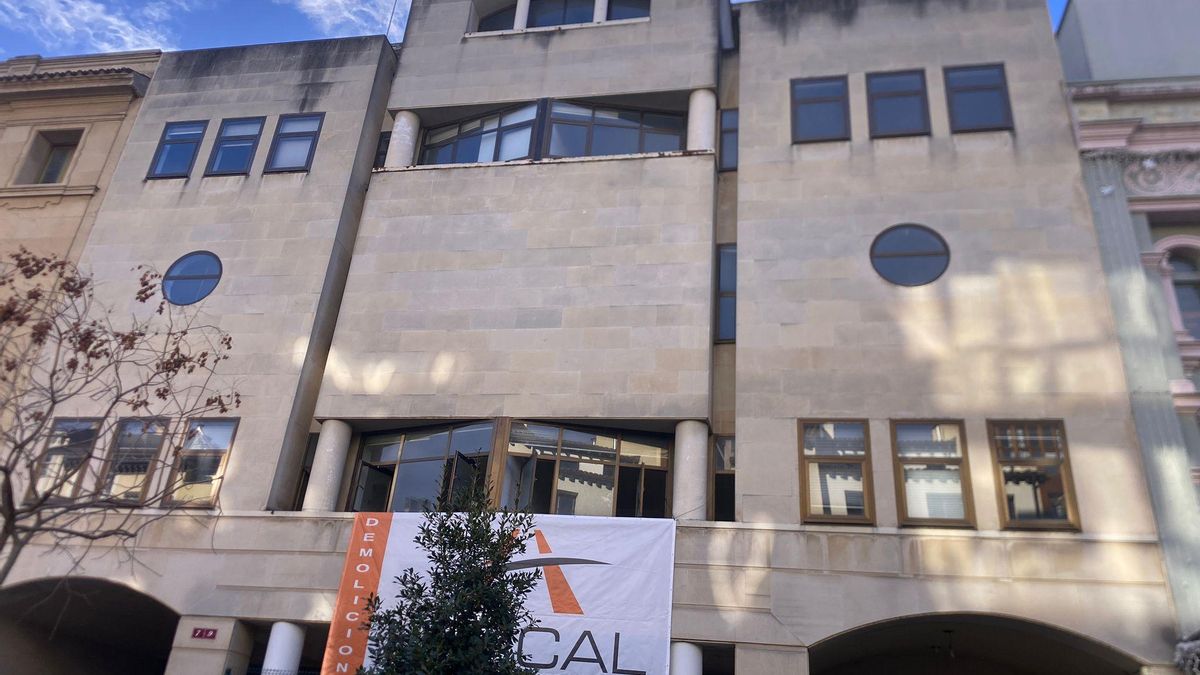 Edificio de los antiguos juzgados por donde se ampliará el Teatro Bretón