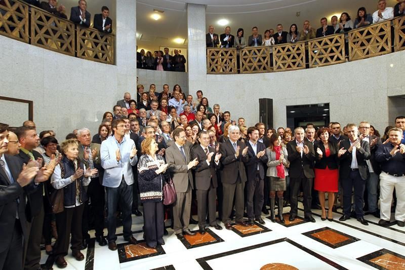 Acto institucional contra las prospecciones. (EFE / ELVIRA URQUIJO)