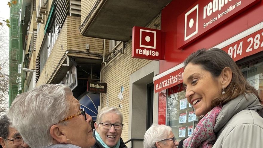 Una campaña callejera para dar a conocer en Madrid a Reyes Maroto, la ministra candidata